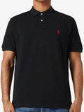 Nadeem Ecommerce Specialist shopping scene showcasing diverse fashion styles and trendy apparel options.
