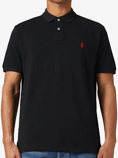 Nadeem Ecommerce Specialist shopping scene showcasing diverse fashion styles and trendy apparel options.